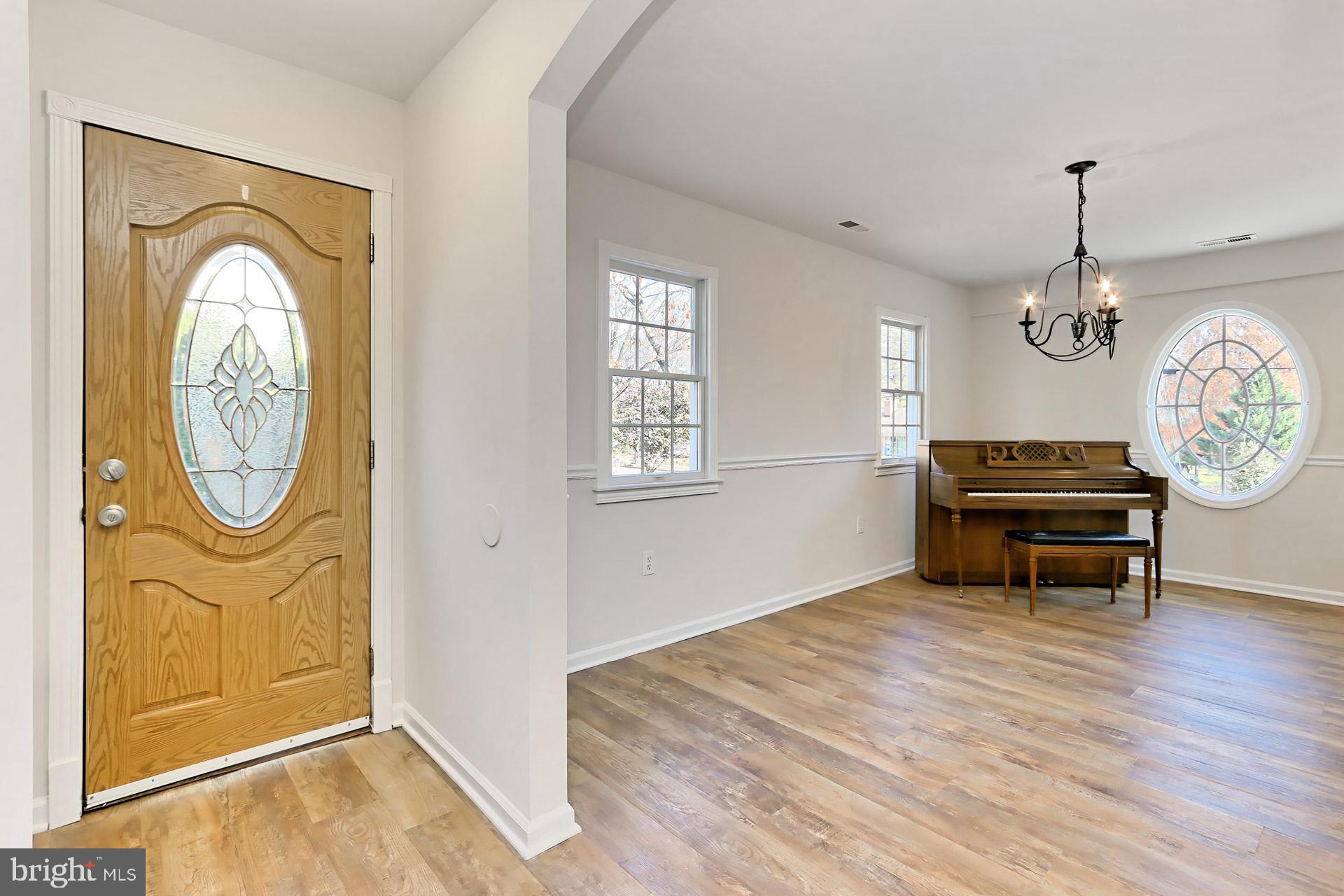 COUNTRY CLUB VIEW - Residential