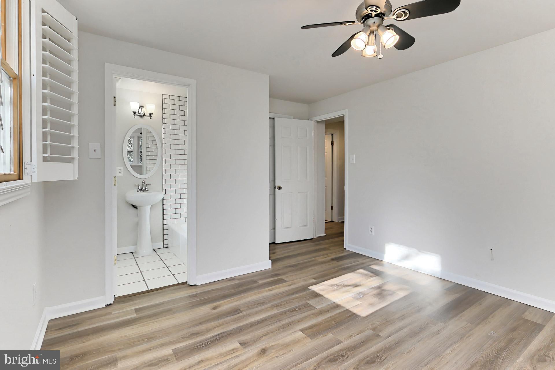 COUNTRY CLUB VIEW - Residential