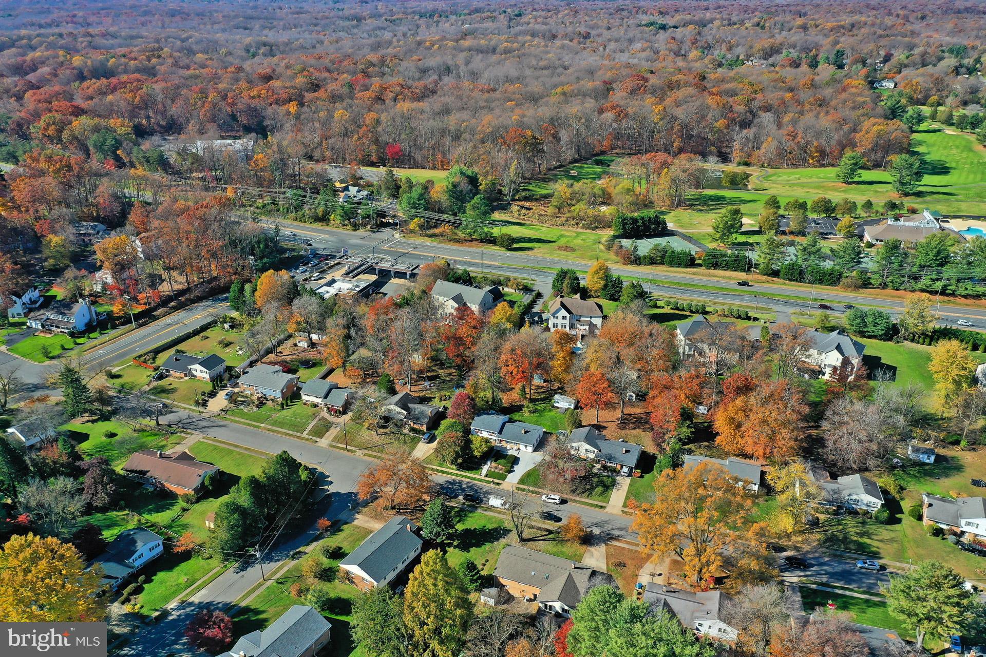 COUNTRY CLUB VIEW - Residential