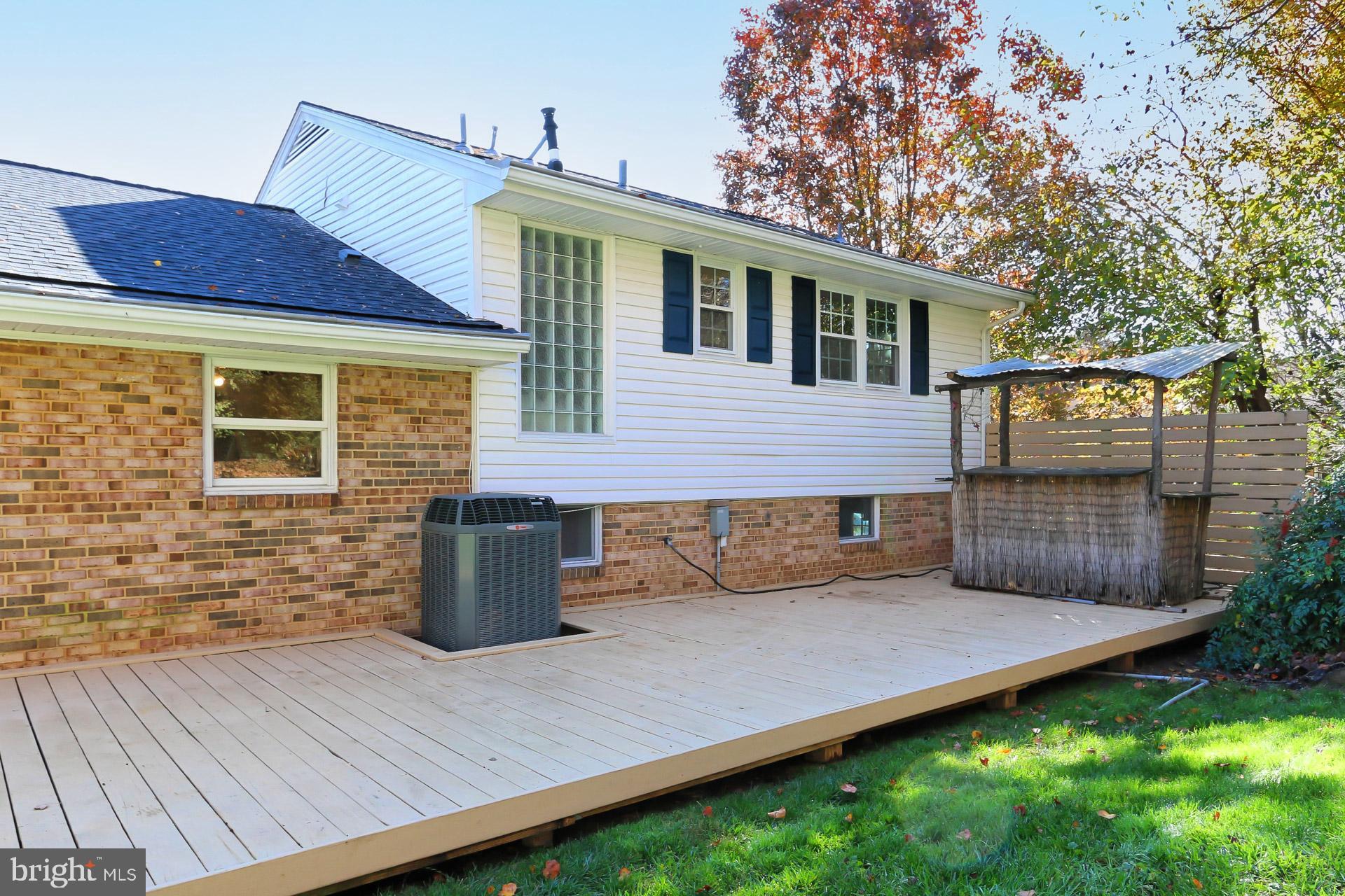 COUNTRY CLUB VIEW - Residential