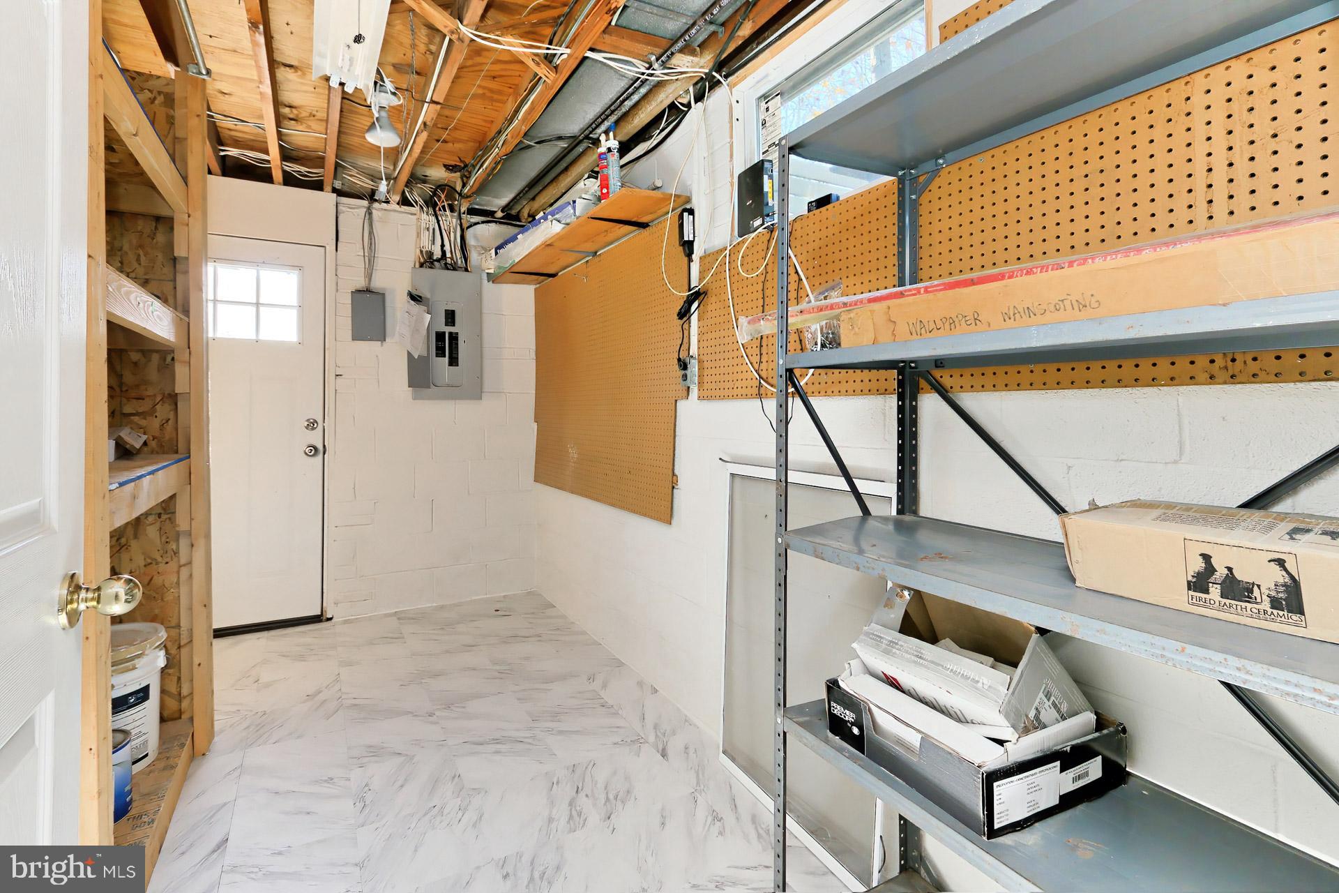 COUNTRY CLUB VIEW - Residential