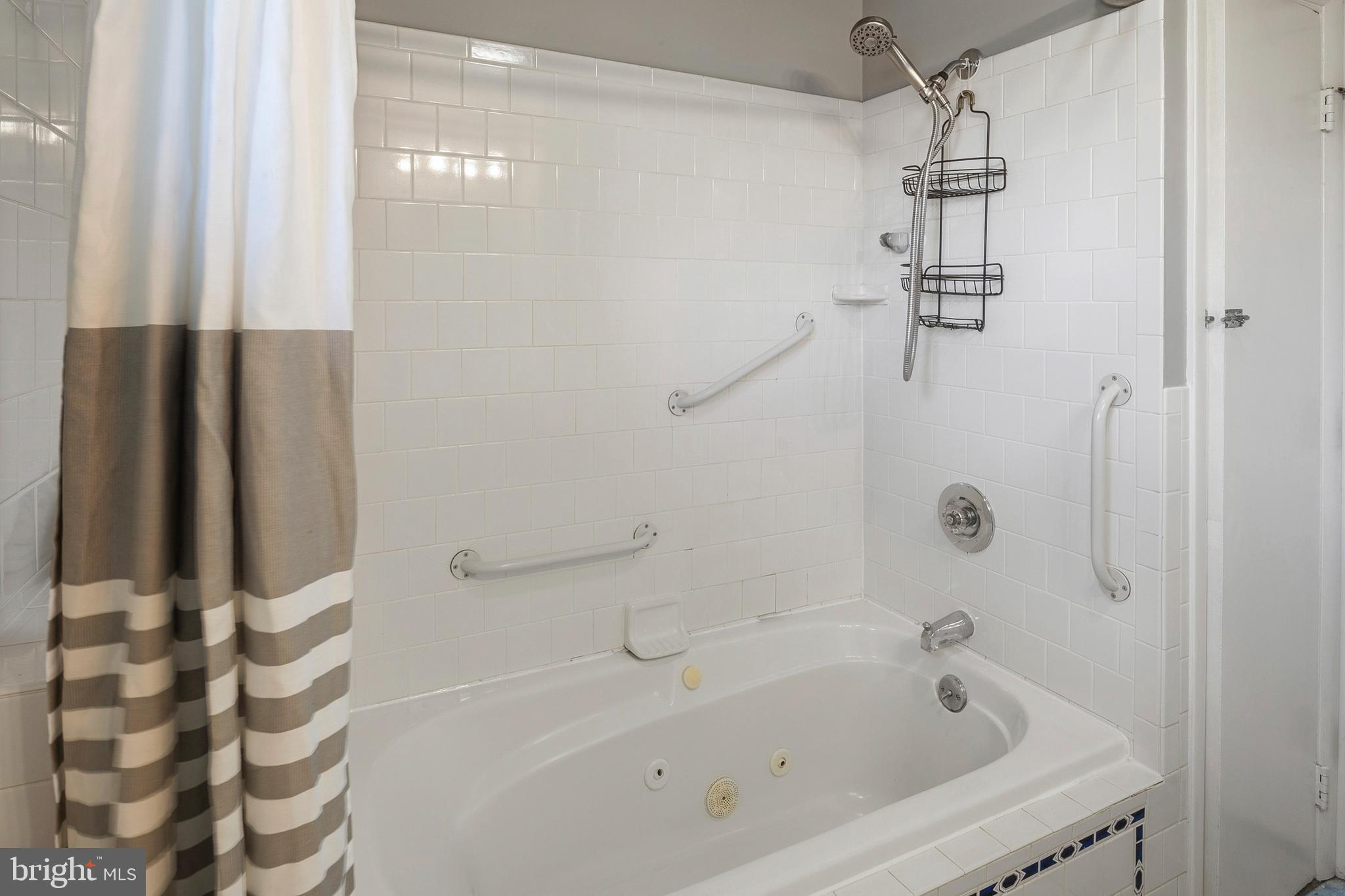 ARUNDEL GARDENS - Residential