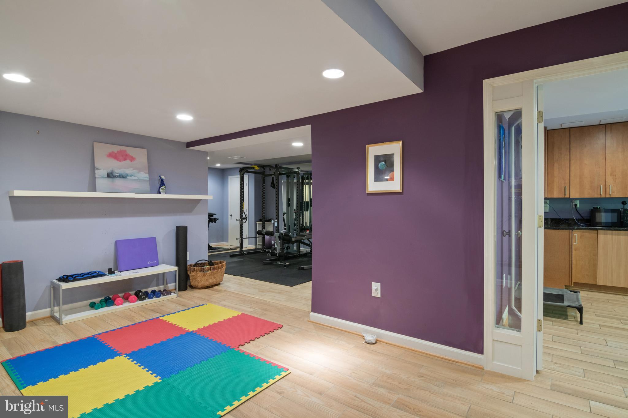 CONGRESSIONAL COUNTRY CLUB ESTATES - Residential