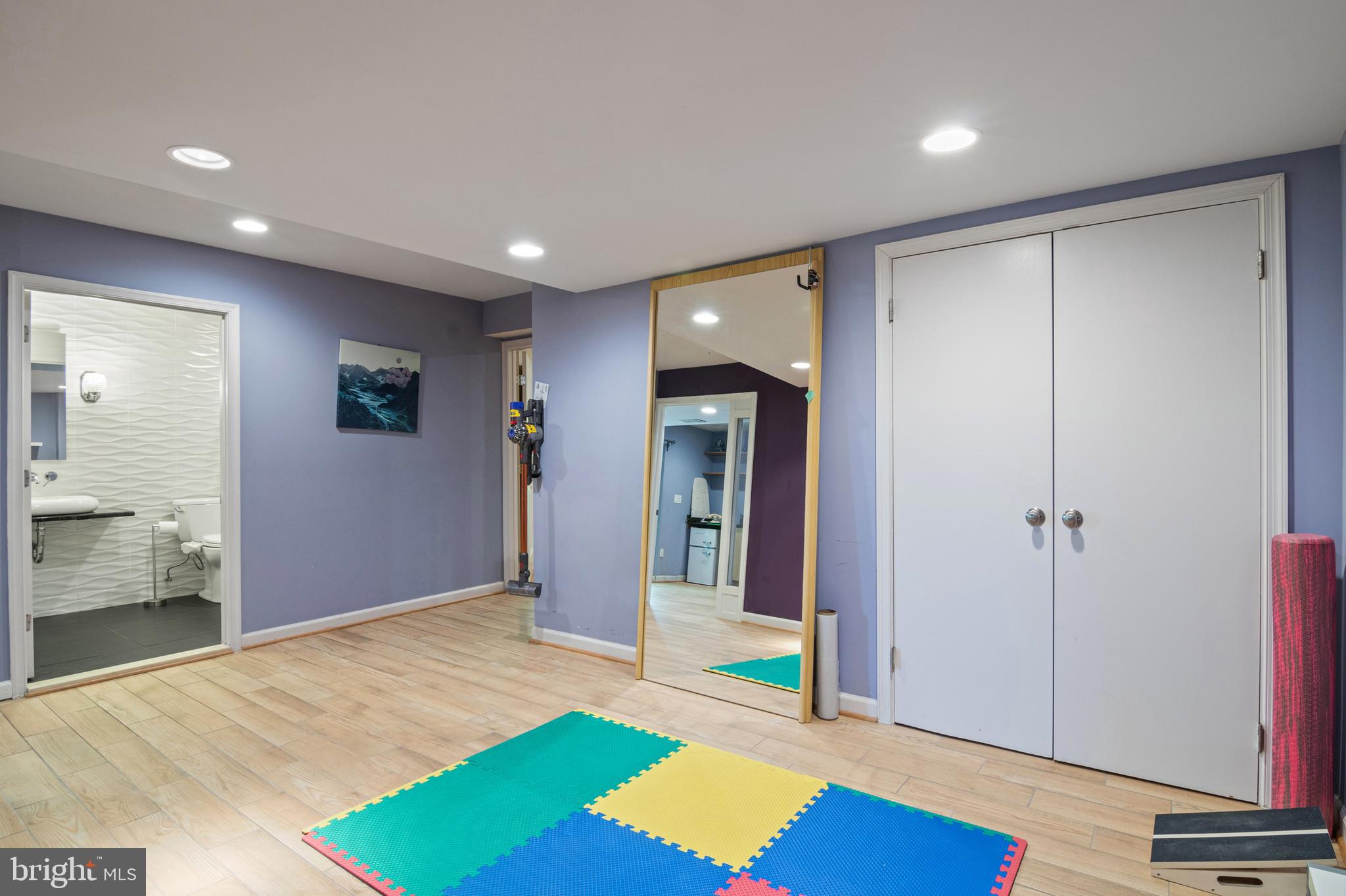 CONGRESSIONAL COUNTRY CLUB ESTATES - Residential