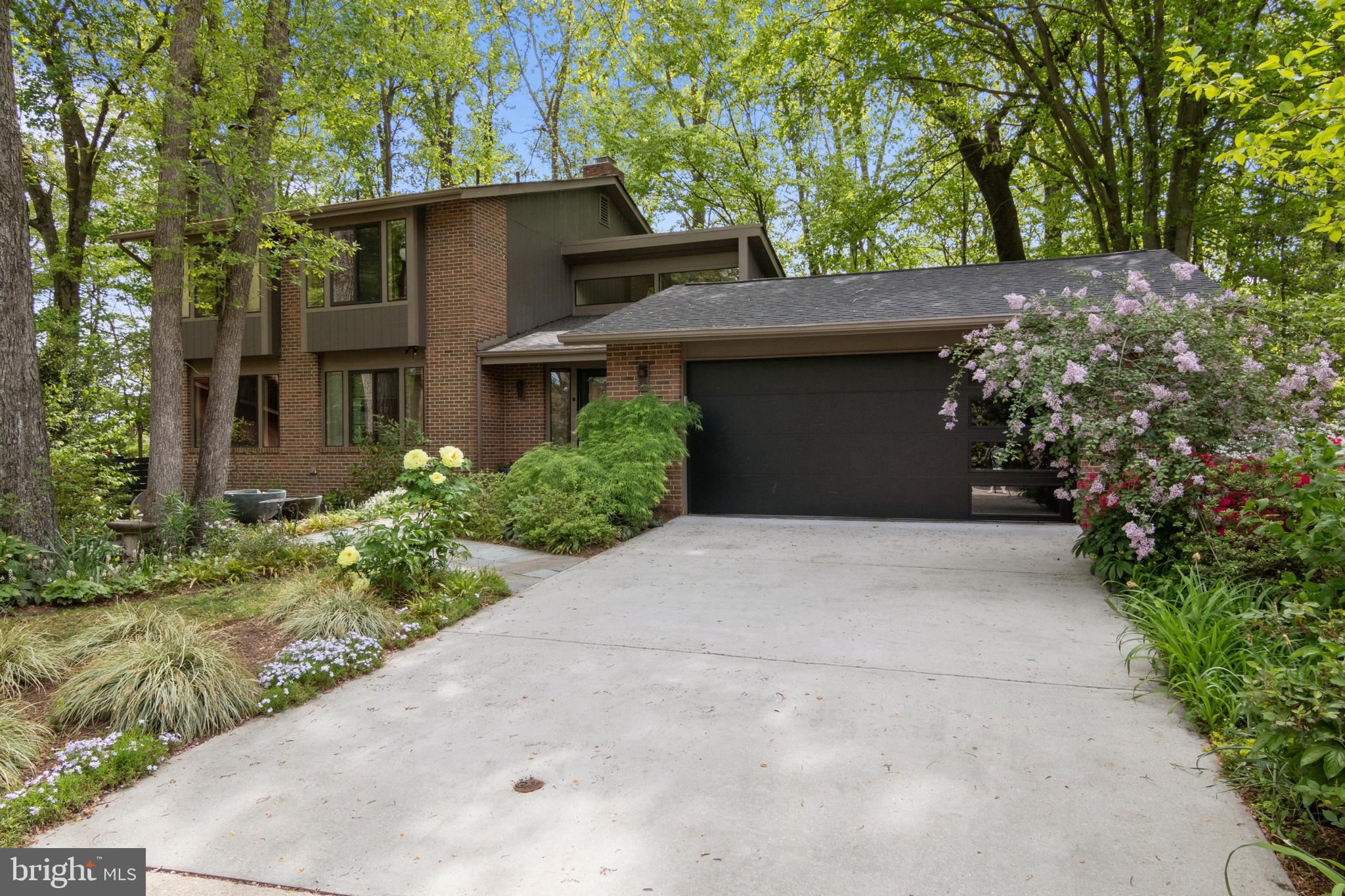 CONGRESSIONAL COUNTRY CLUB ESTATES - Residential