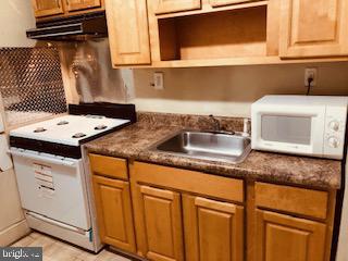 ELMWOOD PARK - Residential Lease