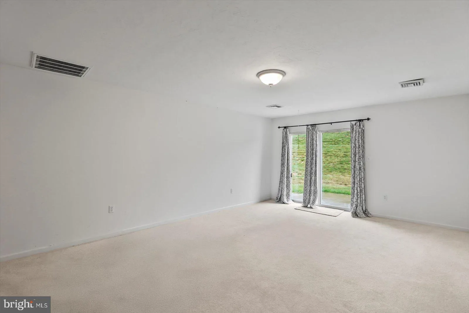 York, Pennsylvania 17403, United States, 2 Bedrooms Bedrooms, ,2 BathroomsBathrooms,Residential,Active,210318