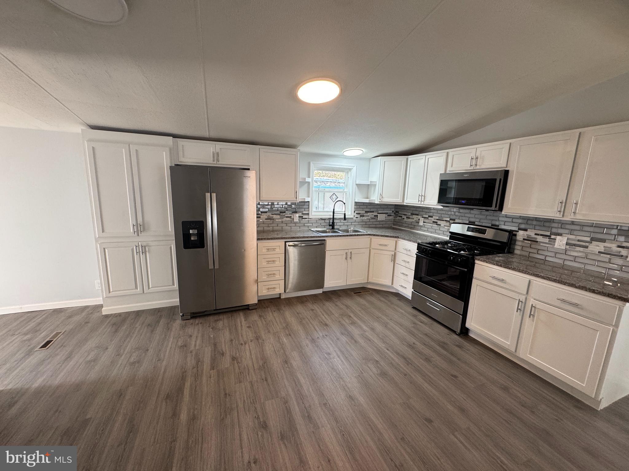 LISA LAKE MBH PARK - Residential