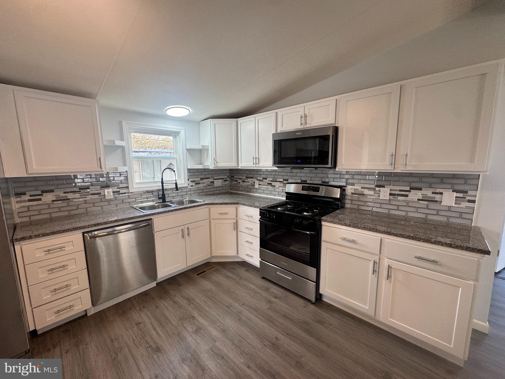 LISA LAKE MBH PARK - Residential