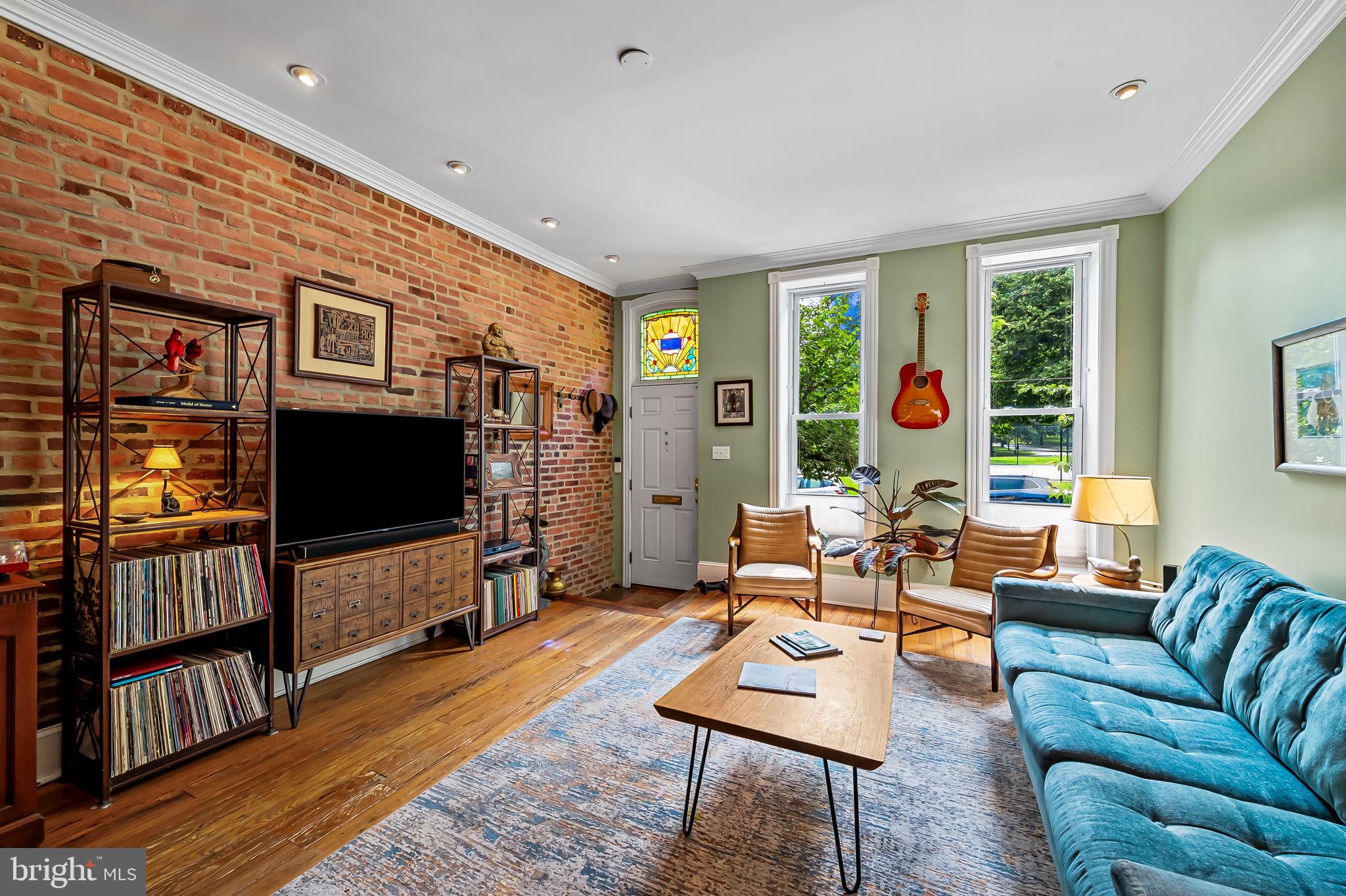 9 LINWOOD AVENUE S