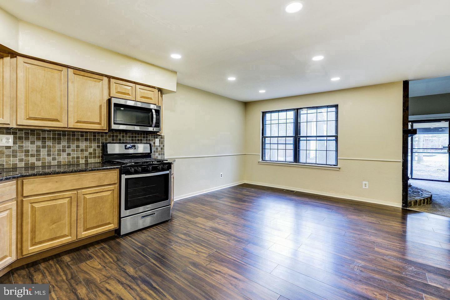 215 KEATS DR