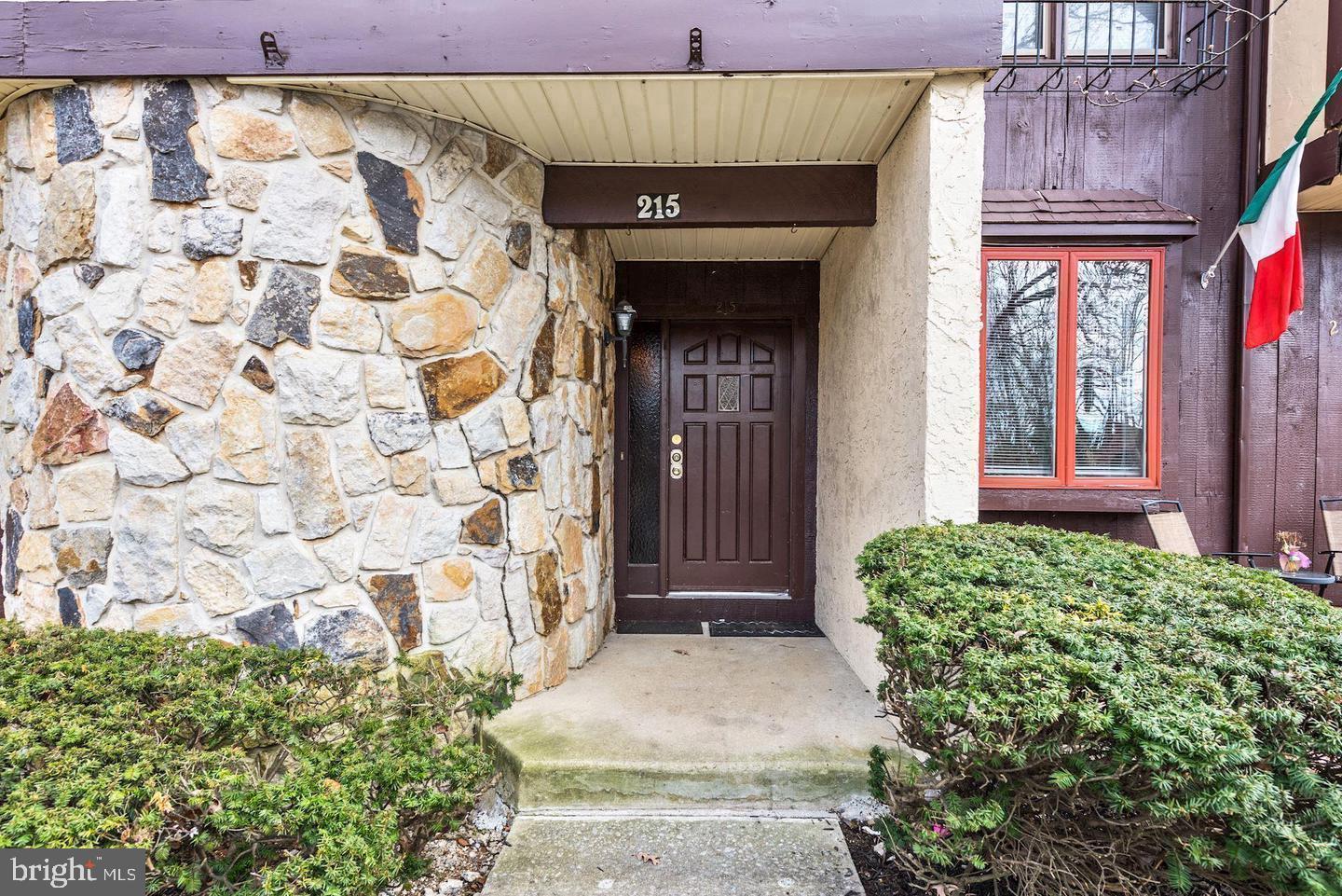 215 KEATS DR