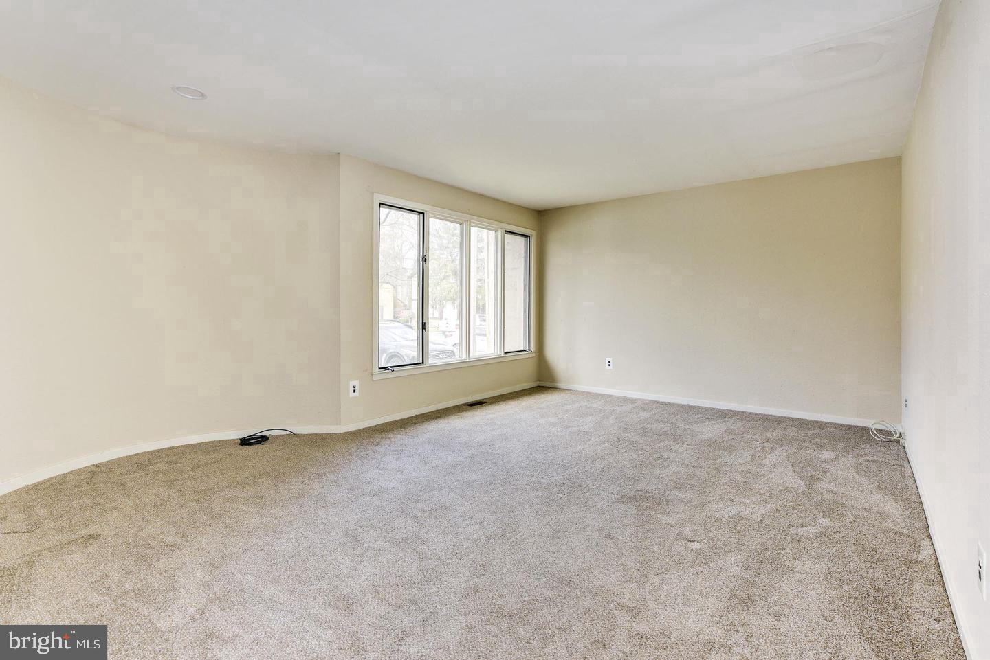 215 KEATS DR