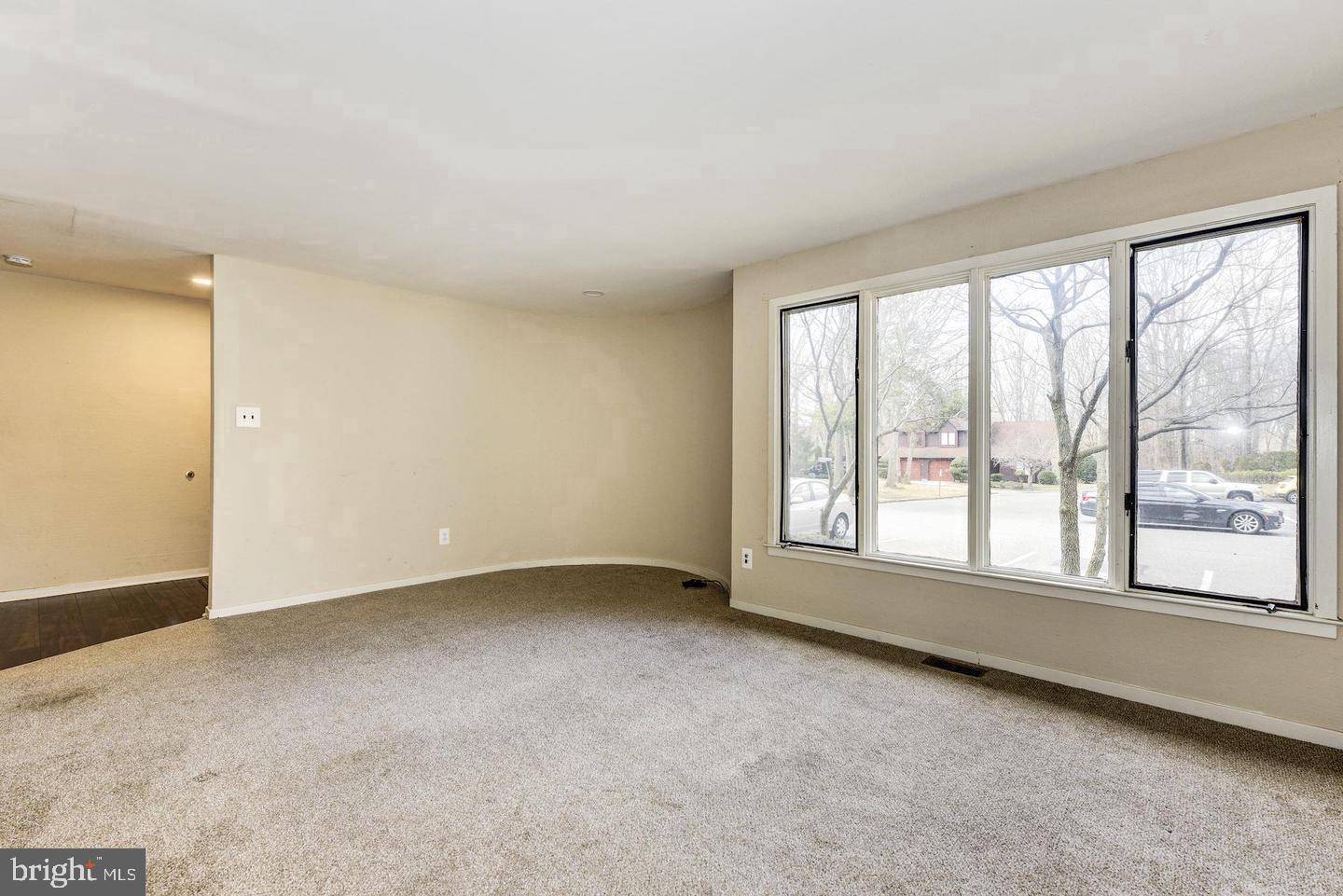 215 KEATS DR