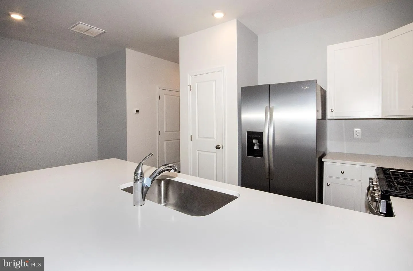 Sicklerville, New Jersey 08081, United States, 3 Bedrooms Bedrooms, ,3 BathroomsBathrooms,Residential,Pending,48967