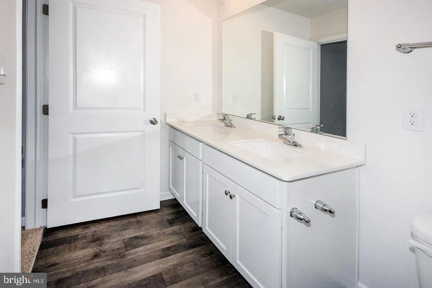 Sicklerville, New Jersey 08081, United States, 3 Bedrooms Bedrooms, ,3 BathroomsBathrooms,Residential,Pending,48967