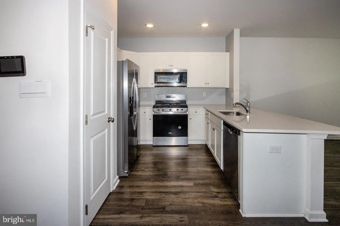 Sicklerville, New Jersey 08081, United States, 3 Bedrooms Bedrooms, ,3 BathroomsBathrooms,Residential,Pending,48967