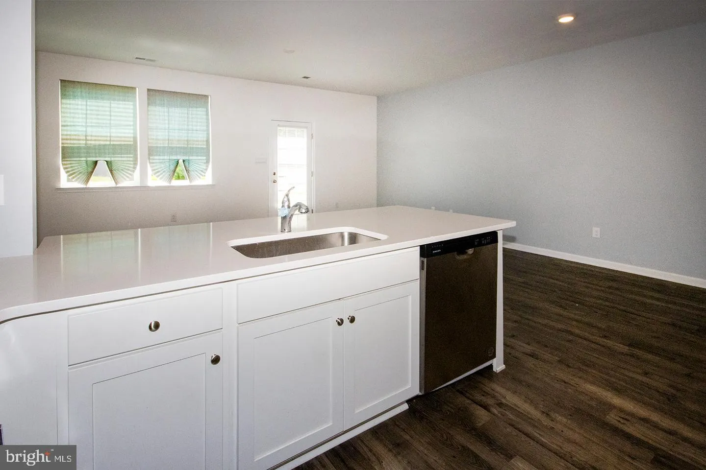 Sicklerville, New Jersey 08081, United States, 3 Bedrooms Bedrooms, ,3 BathroomsBathrooms,Residential,Pending,48967