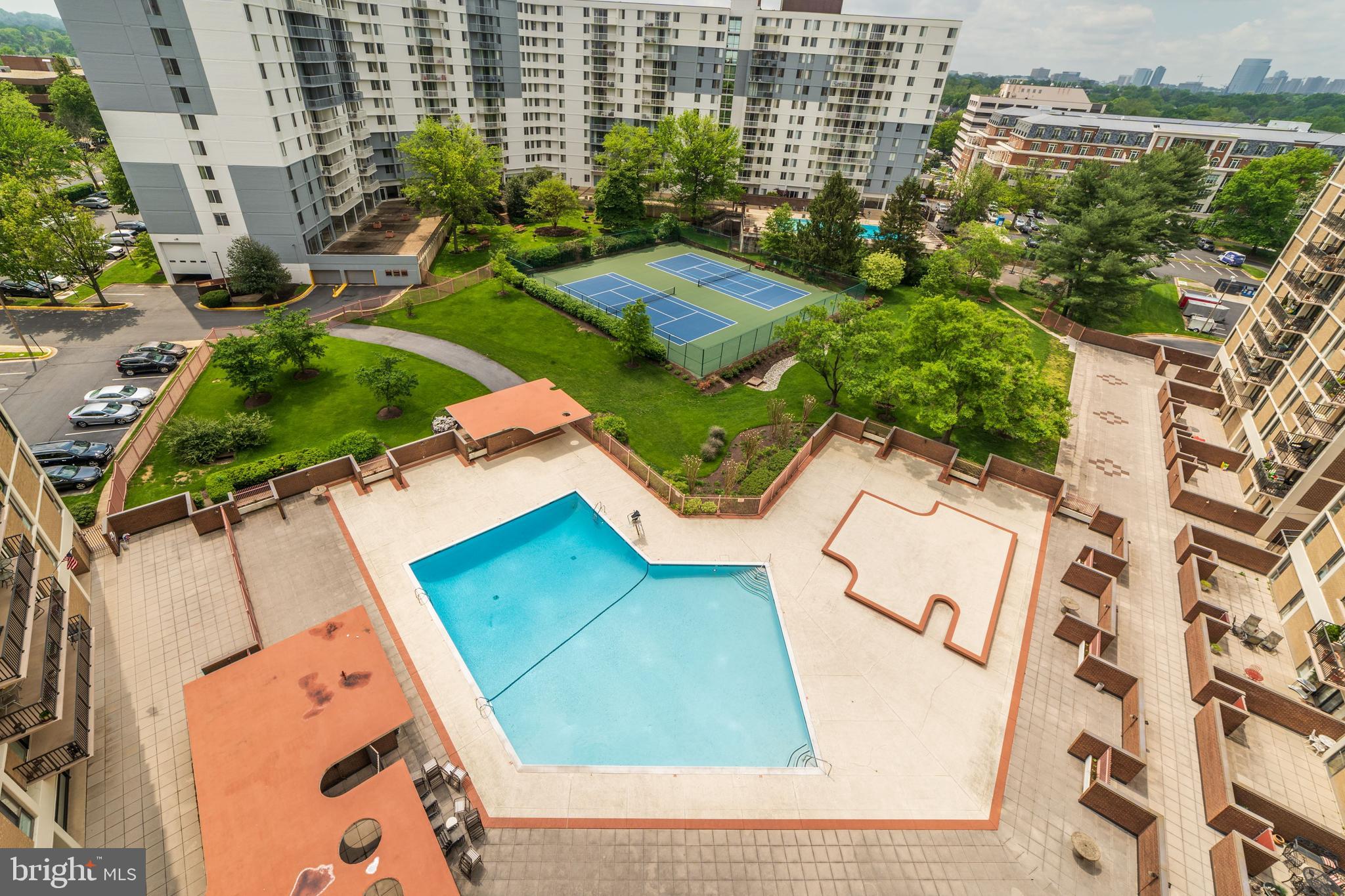 MCLEAN HOUSE - Residential