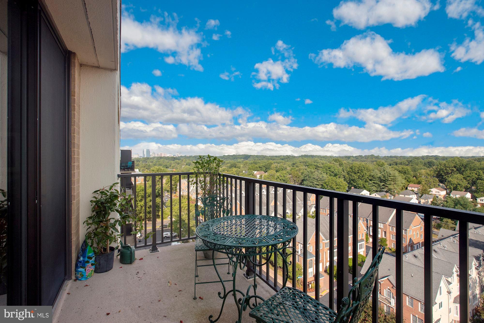 MCLEAN HOUSE - Residential