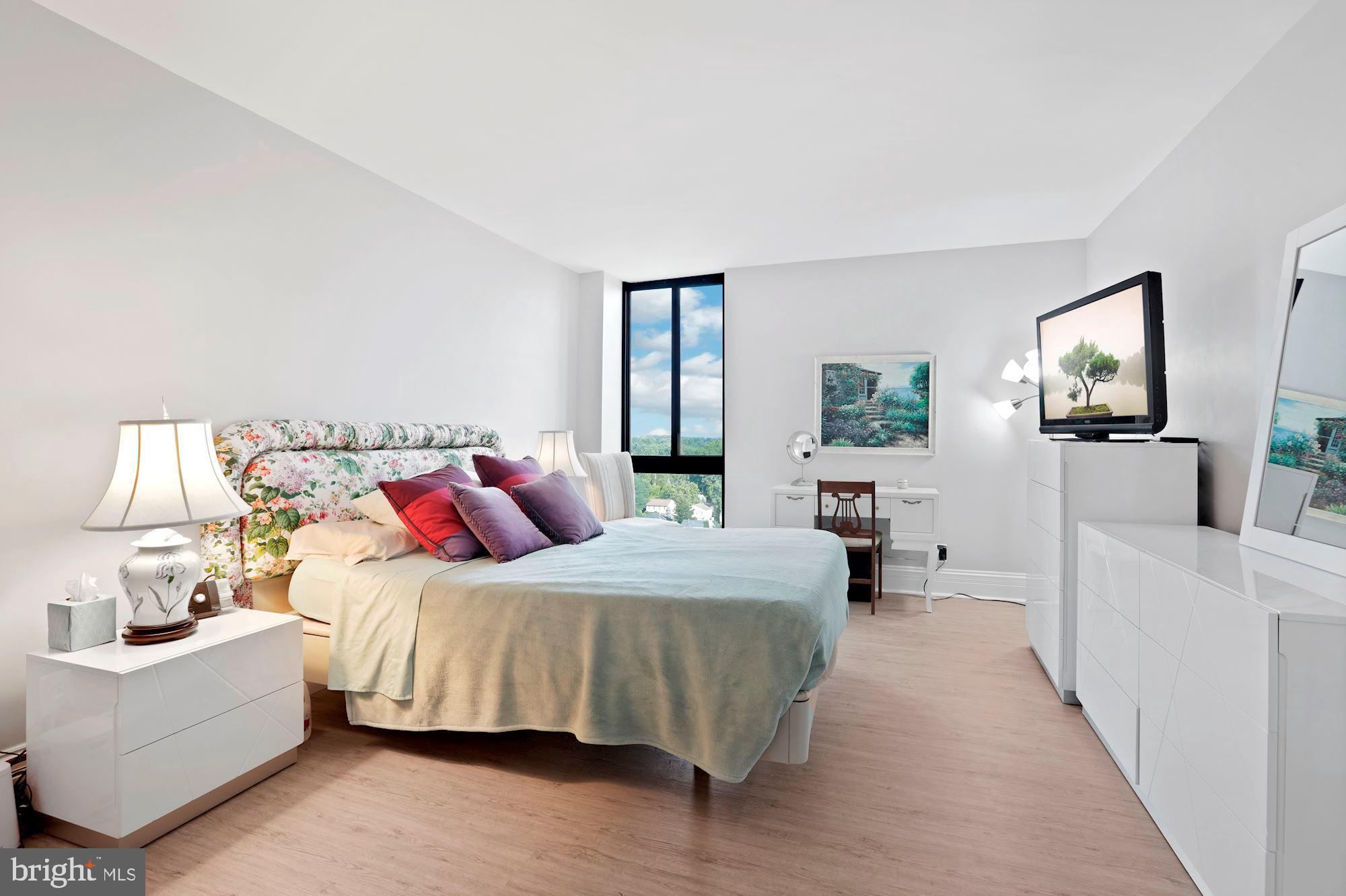 MCLEAN HOUSE - Residential