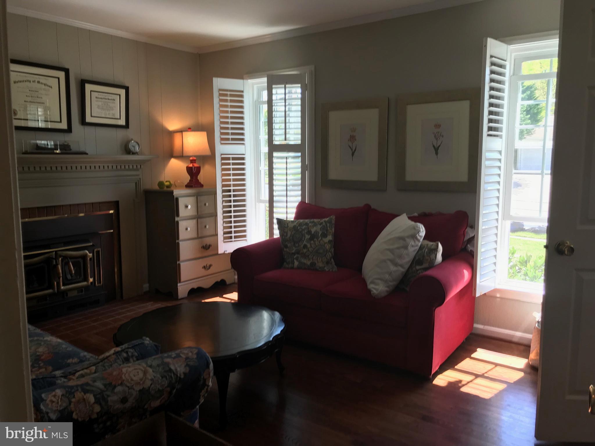 HOLLIN GLEN - Residential Lease