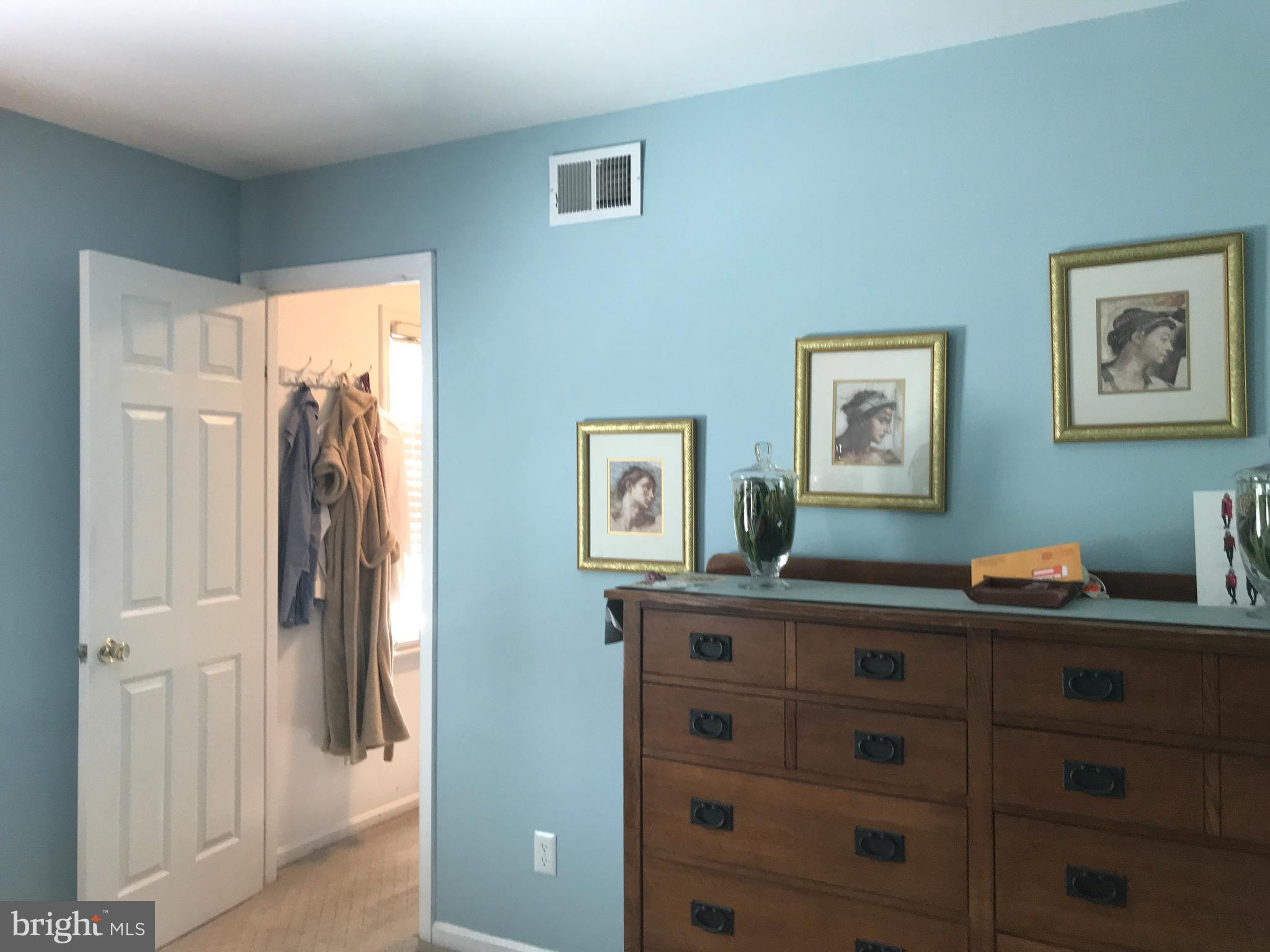 HOLLIN GLEN - Residential Lease