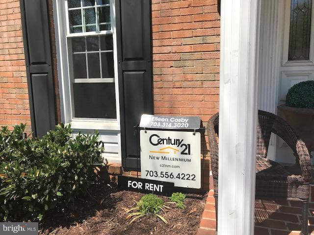 HOLLIN GLEN - Residential Lease