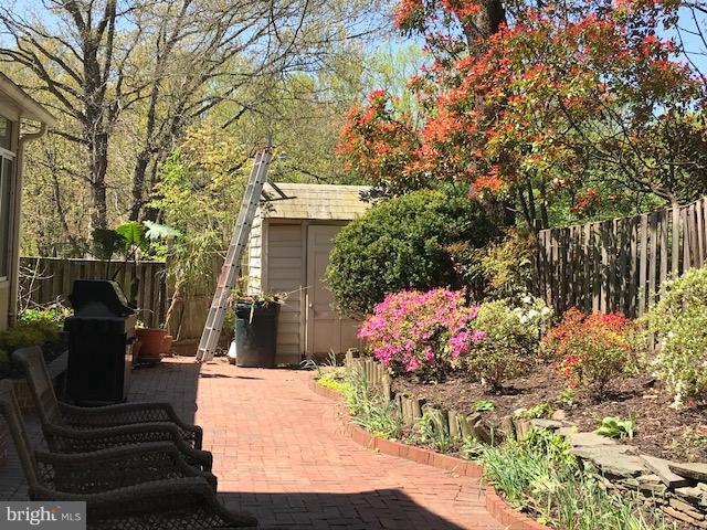 HOLLIN GLEN - Residential Lease