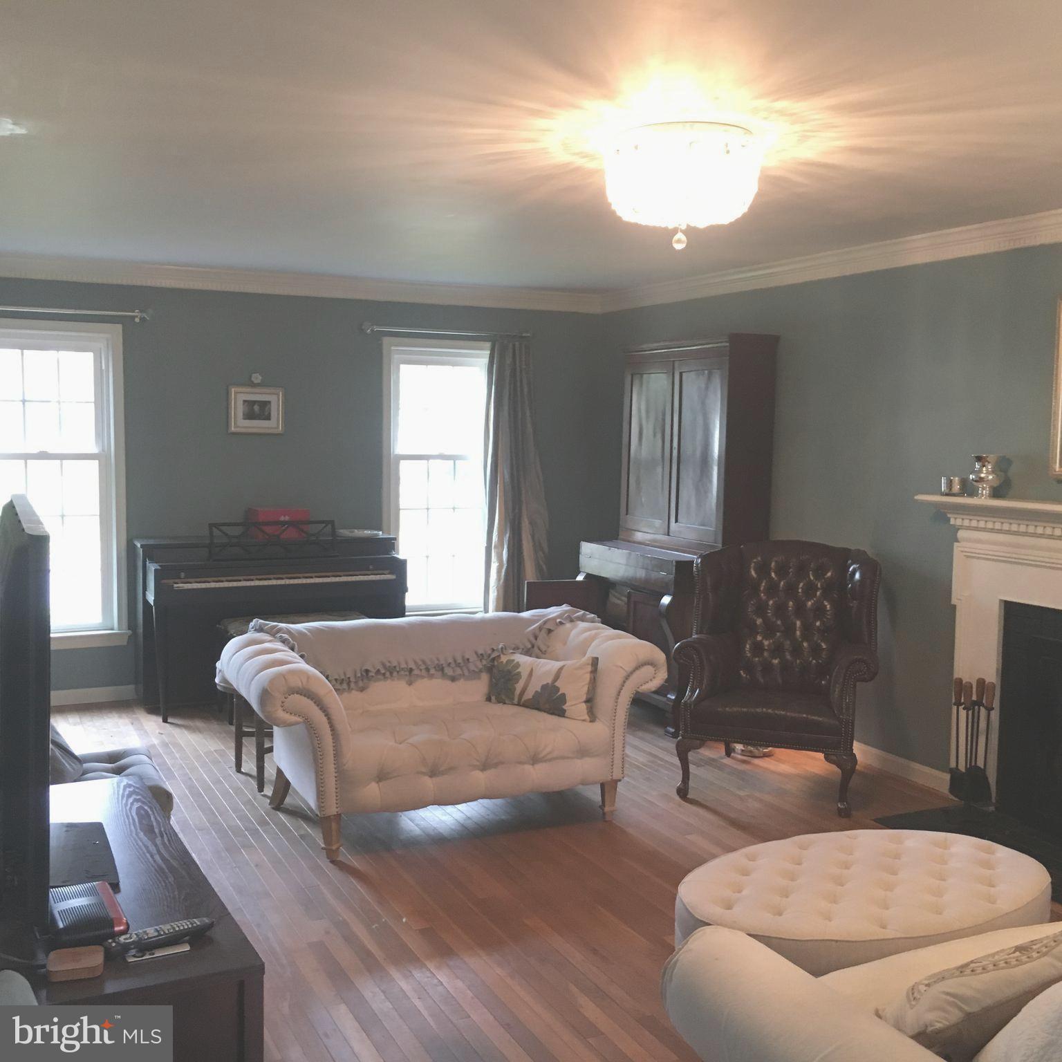 HOLLIN GLEN - Residential Lease