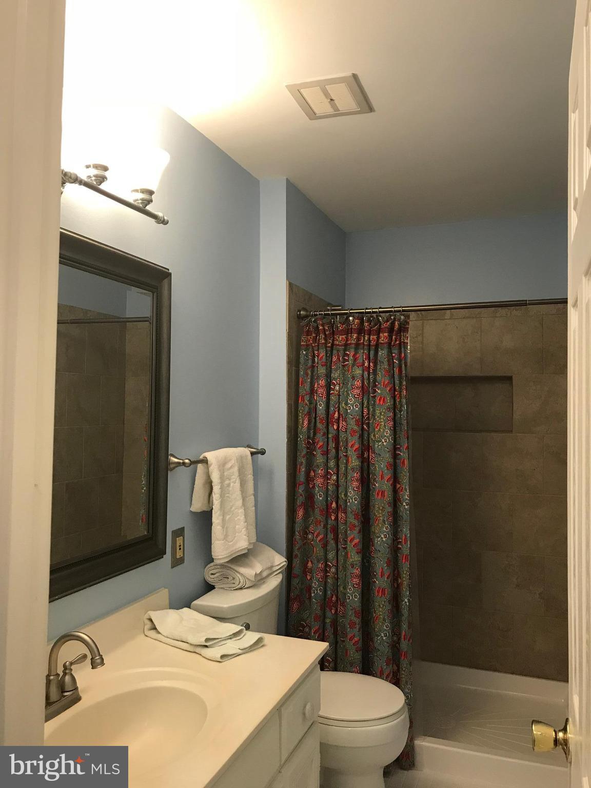 HOLLIN GLEN - Residential Lease