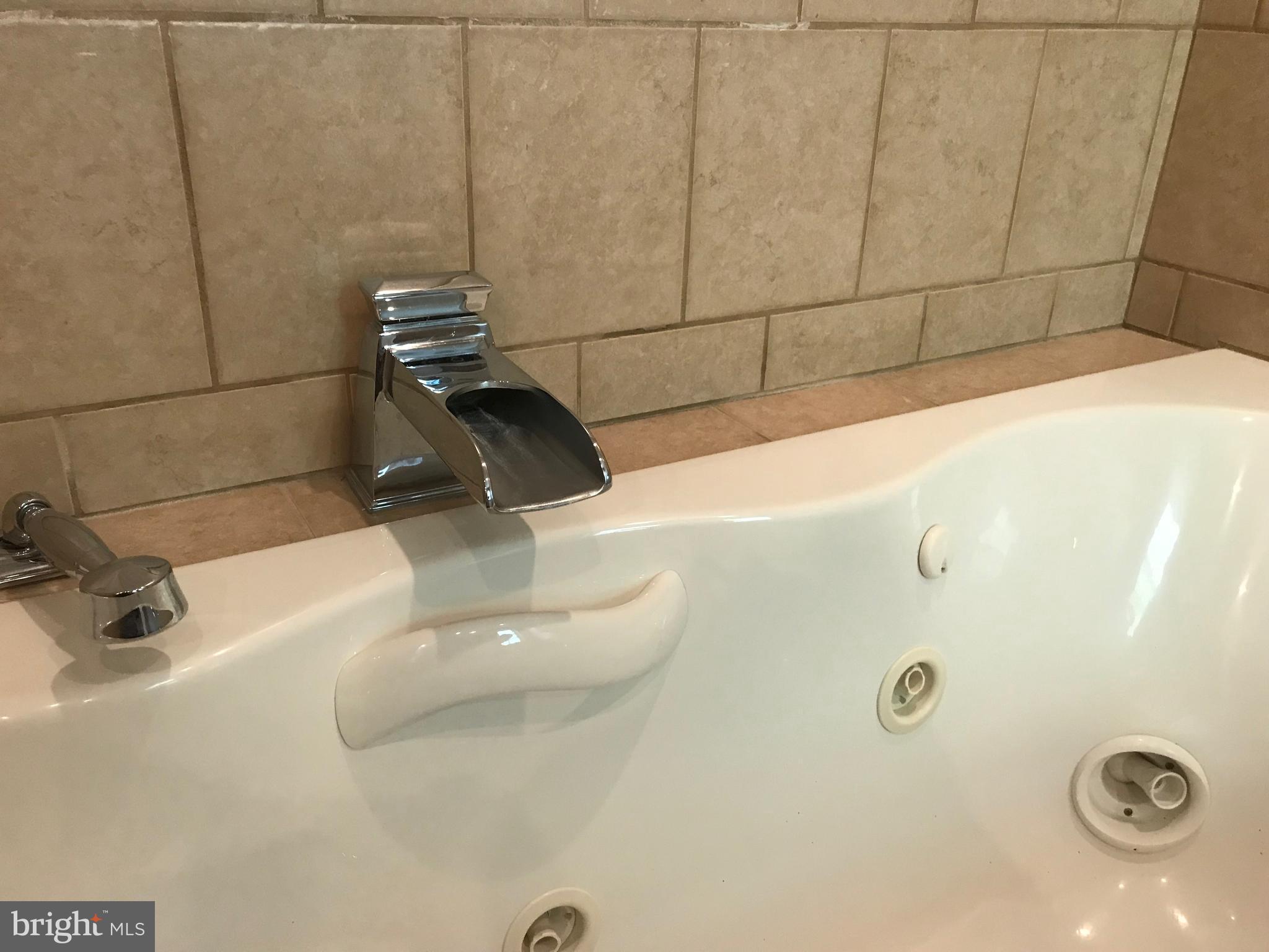 HOLLIN GLEN - Residential Lease