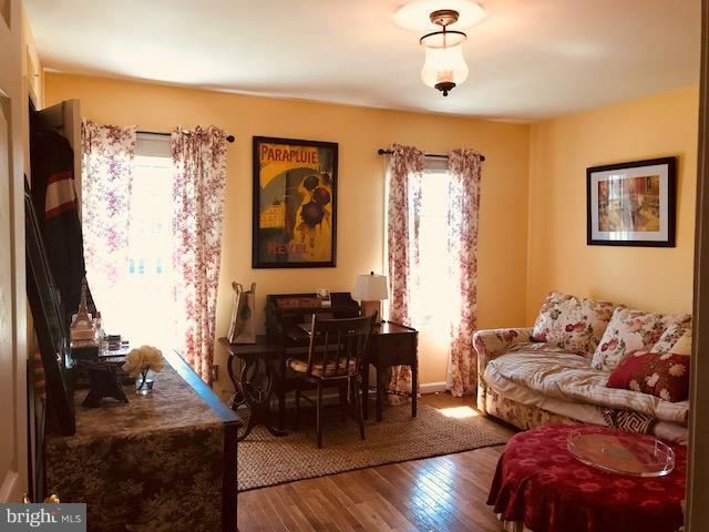 HOLLIN GLEN - Residential Lease