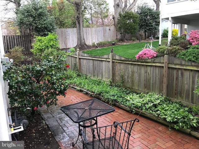 HOLLIN GLEN - Residential Lease