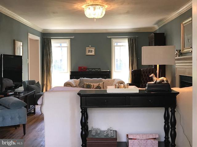 HOLLIN GLEN - Residential Lease