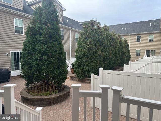 CARRIAGE HILL - Residential Lease