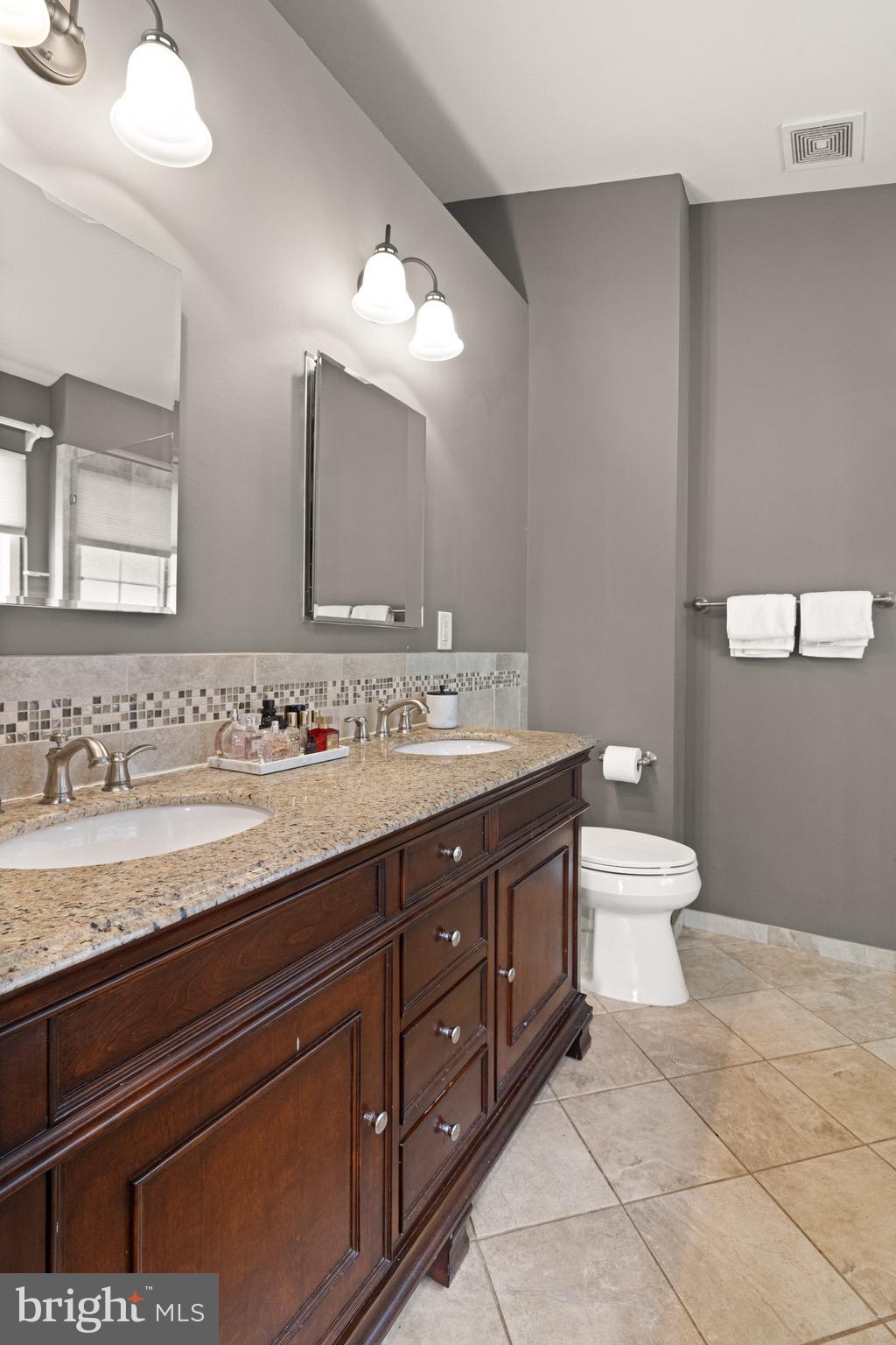 BLOOMS CROSSING - Residential