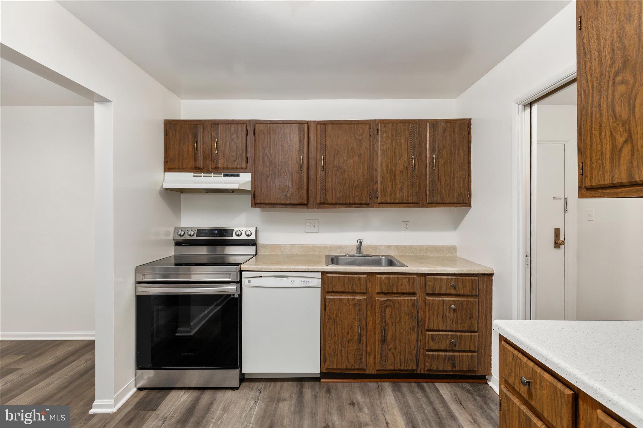 HAWTHORNE VILLAGE - Residential