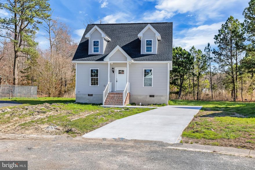 New construction in Heron landing!
3 bedroom, 2 full baths with a first-floor owner's suite. Owners Suite offers on suite bathroom and large walk-in closet. This home offers stainless steel appliances, stunning granite countertops, luxury vinyl plank floors, and tasteful finishes throughout. First floor offers a laundry room off the eat-in kitchen and large living space. Second floor offers 2 large bedrooms as well as the additional full bathroom. Builder is offering a 1 year American Home Shield Warranty. Come make this house your home and schedule a tour today!