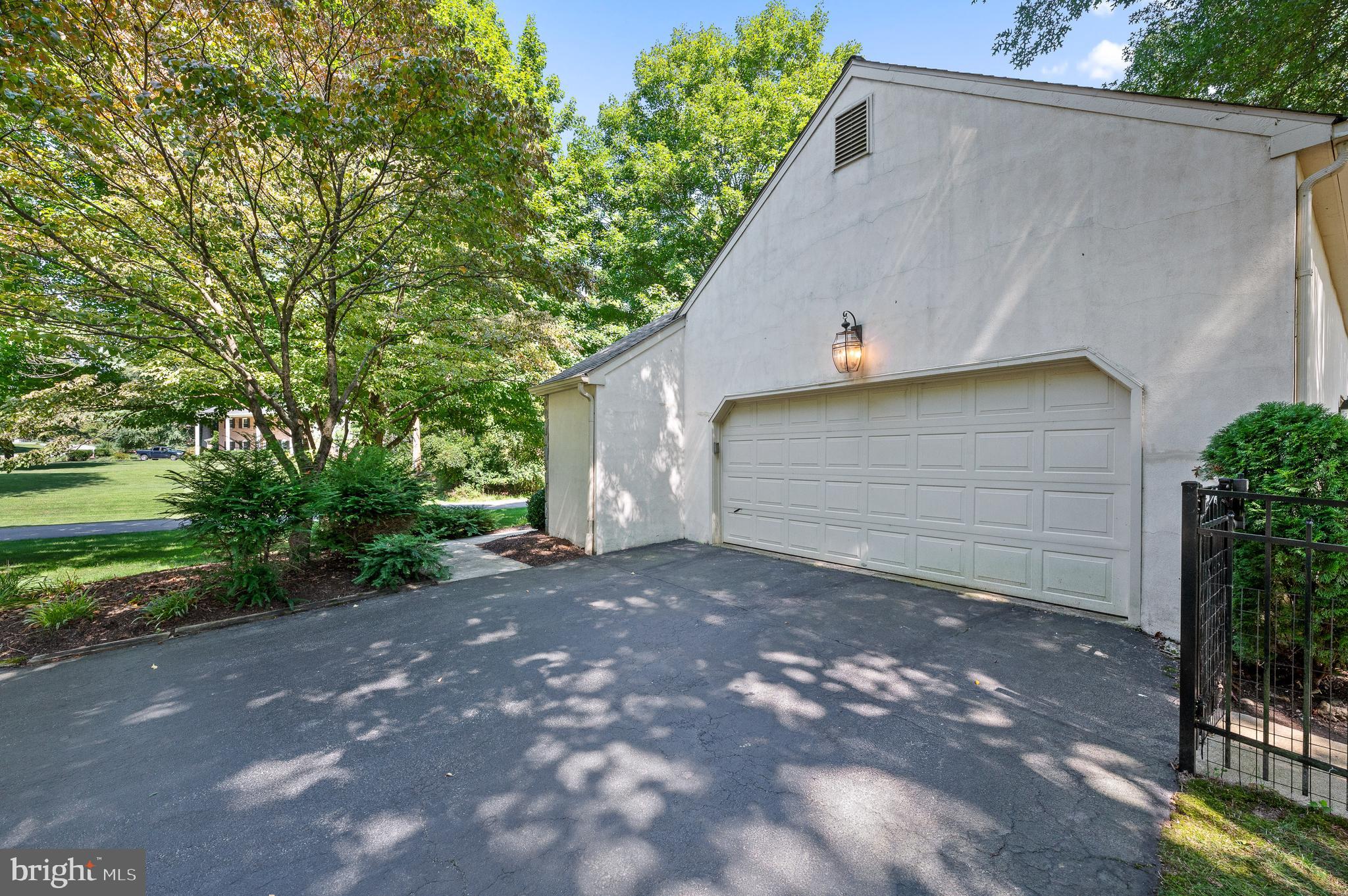 SPRING MEADOWS - Residential