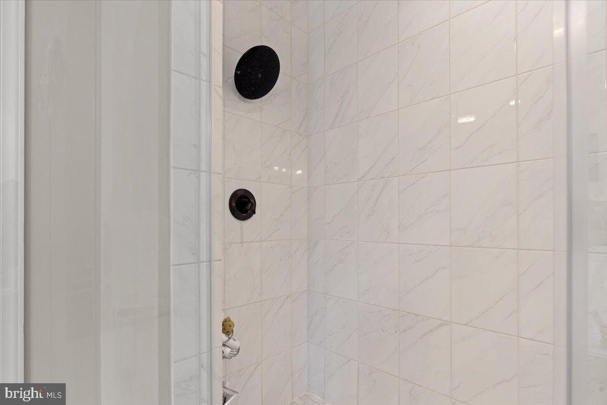 SHENANDOAH, LAKE FREDERICK - Residential