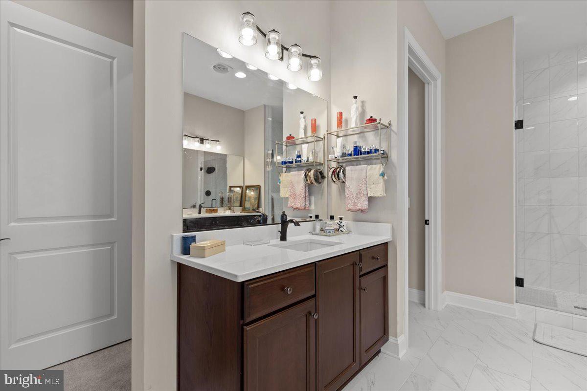 SHENANDOAH, LAKE FREDERICK - Residential