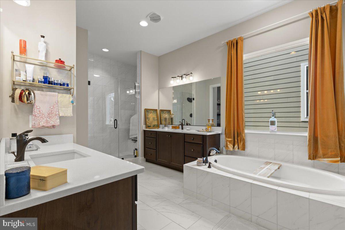 SHENANDOAH, LAKE FREDERICK - Residential