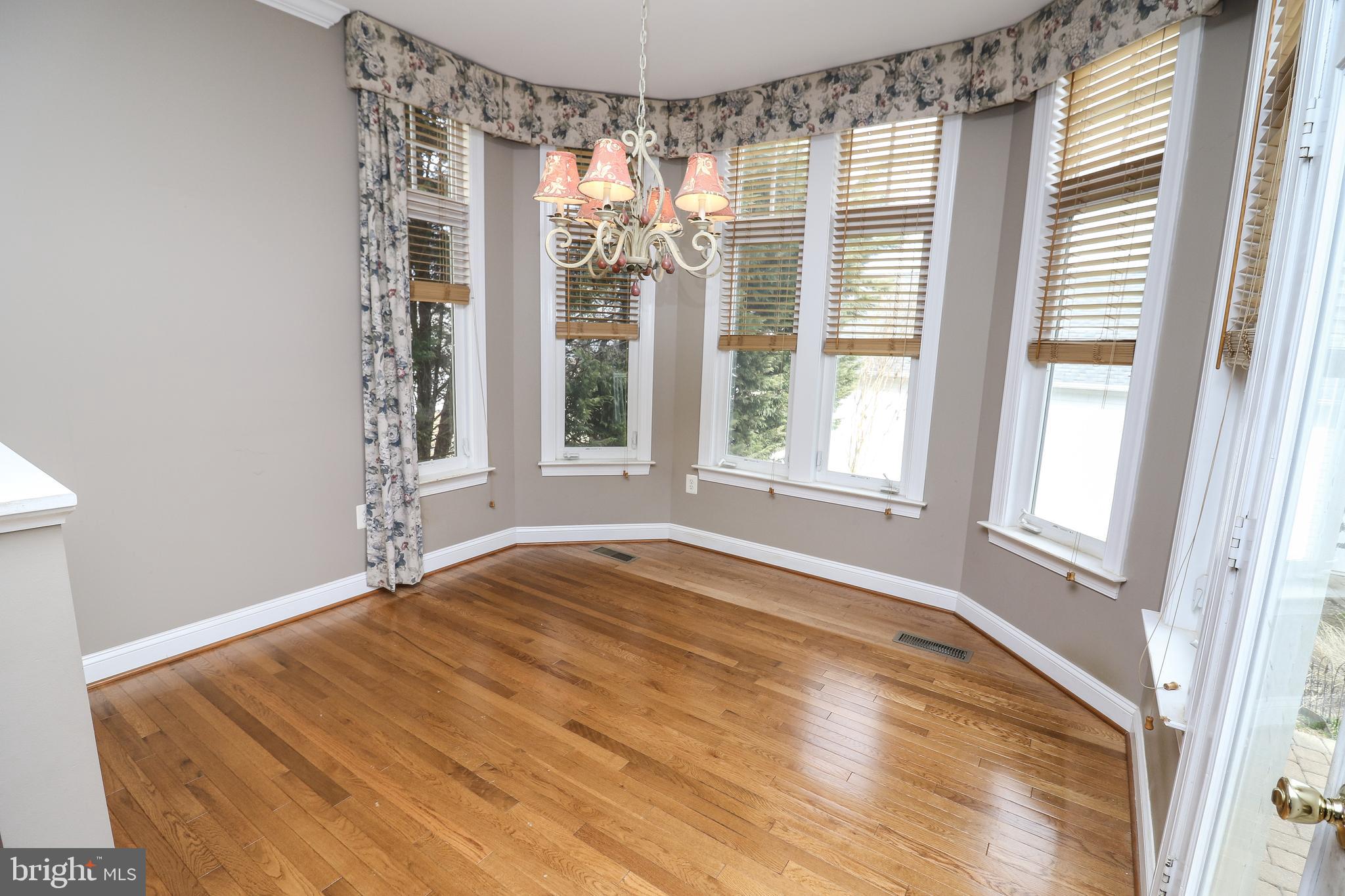 VILLAGE CASE - Residential