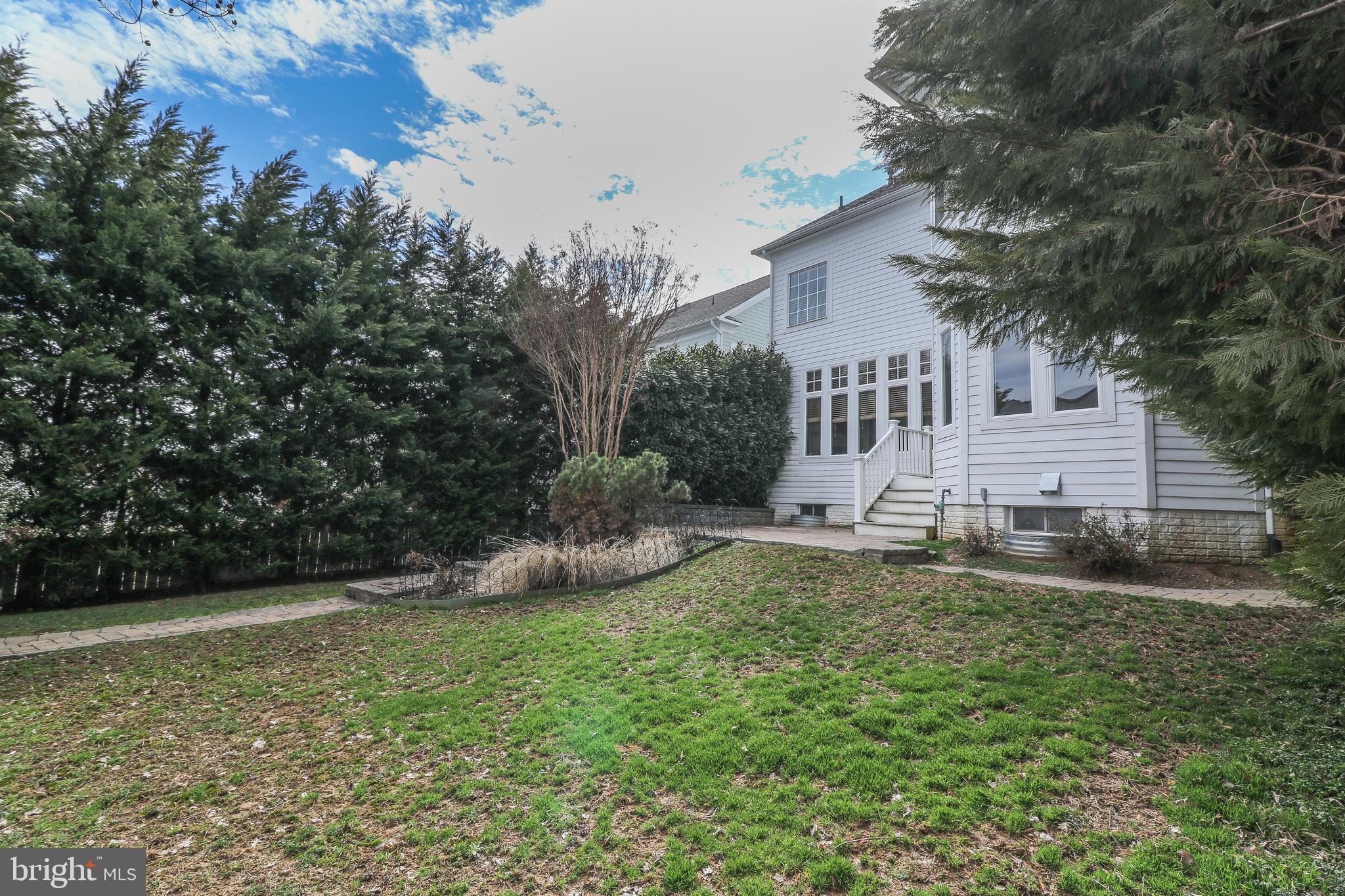 VILLAGE CASE - Residential