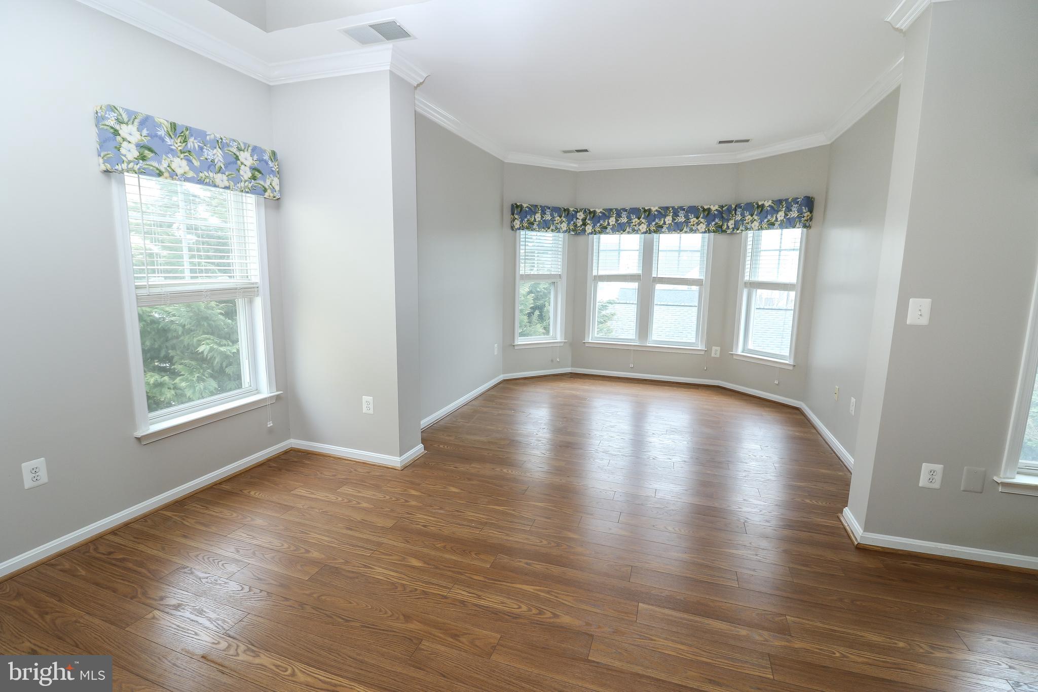 VILLAGE CASE - Residential