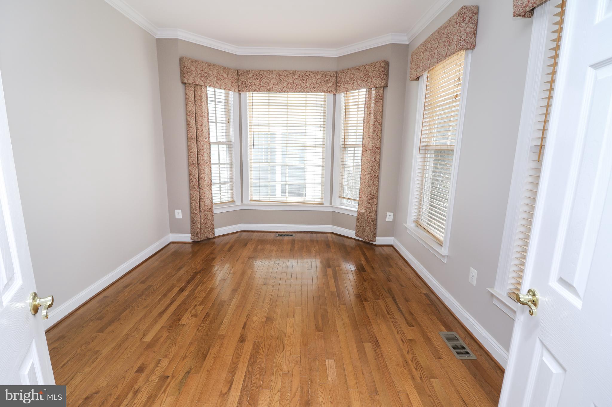 VILLAGE CASE - Residential