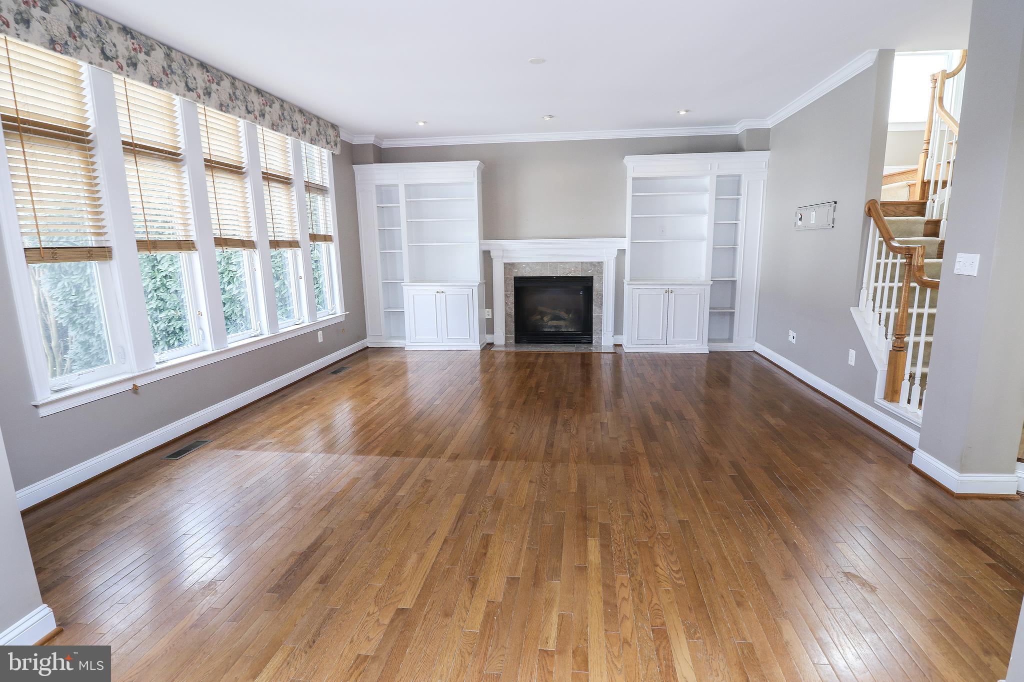 VILLAGE CASE - Residential