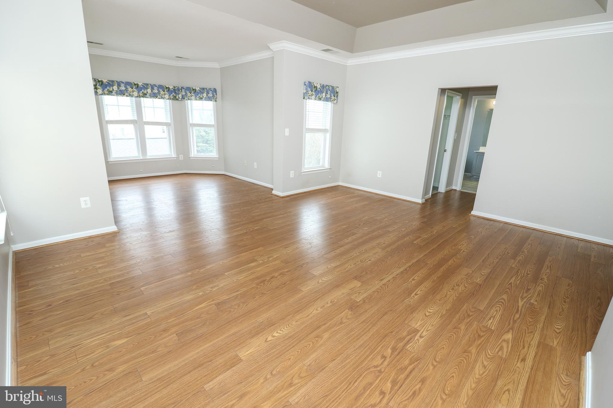 VILLAGE CASE - Residential