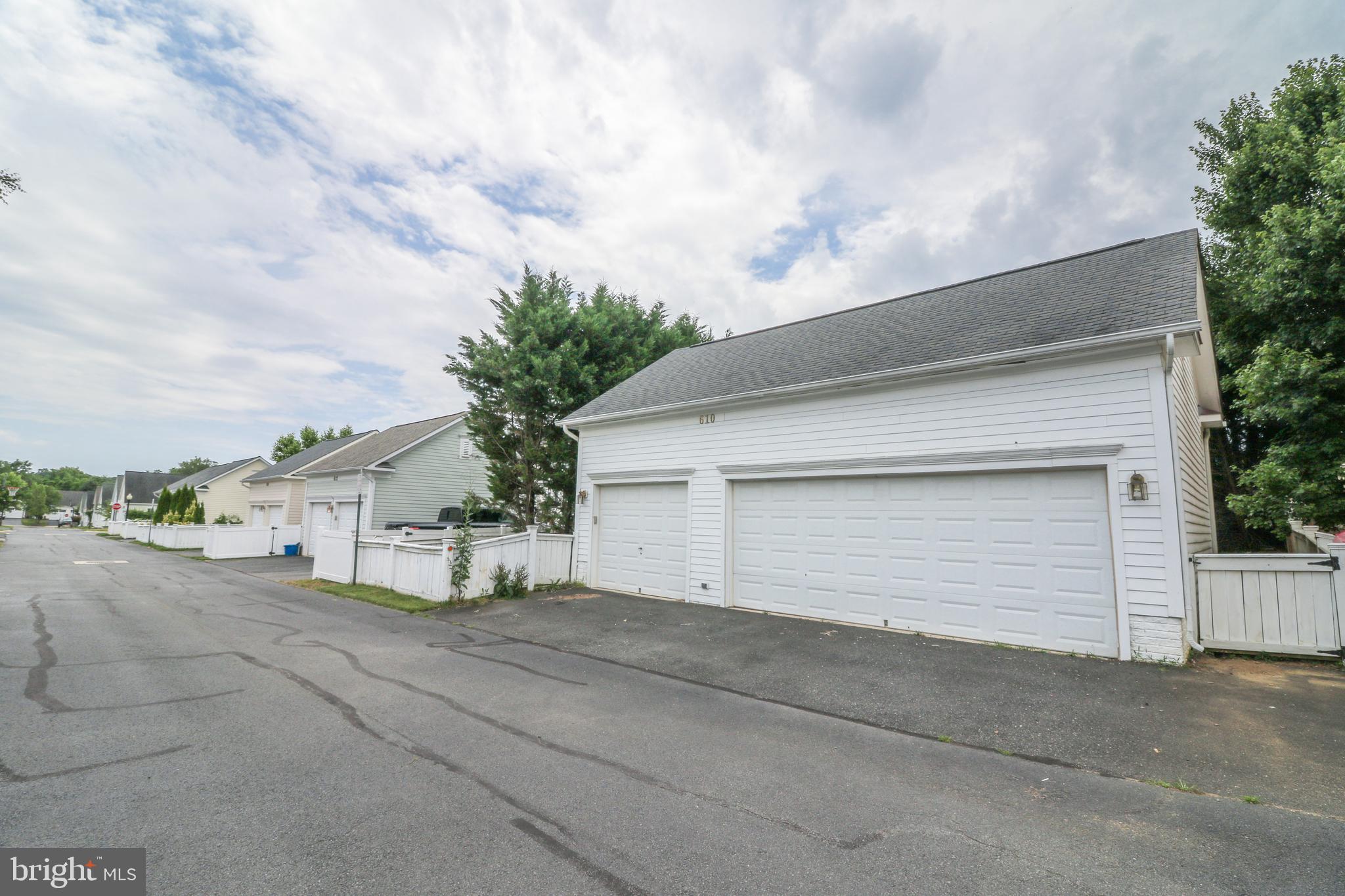 VILLAGE CASE - Residential